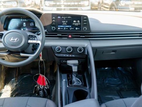 Used 2024 Hyundai Elantra SE FWD image 14