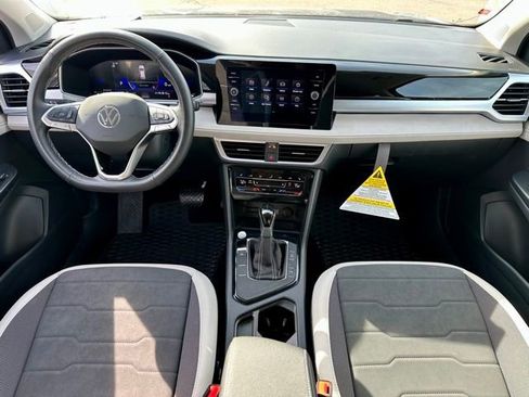 Used 2025 Volkswagen Taos SE image 16