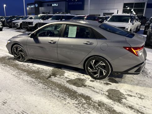 Certified 2025 Hyundai Elantra Limited image 16