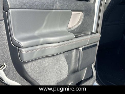 New 2025 Ford Expedition Active image 21