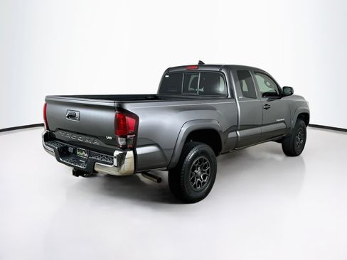 Used 2018 Toyota Tacoma SR5 RWD image 9