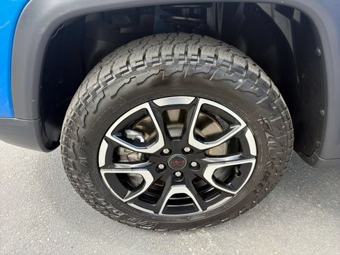 Used 2025 Jeep Compass Trailhawk AWD/4WD image 24