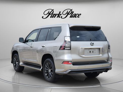 Used 2023 Lexus GX 460 Luxury w/ Sport Design Package image 3