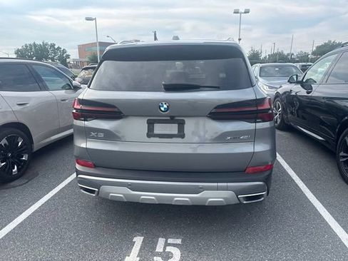Used 2025 BMW X5 xDrive40i w/ Parking Assistance Package AWD/4WD image 8
