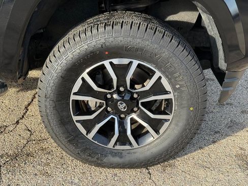 Used 2022 Toyota Tacoma TRD Sport w/ TRD Premium Sport Package image 10