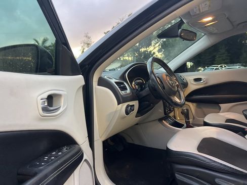 Used 2021 Jeep Compass Latitude image 28