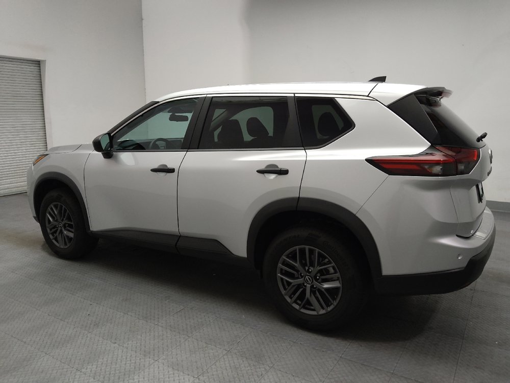 Used 2024 Nissan Rogue S FWD image 3
