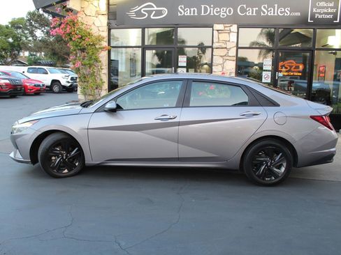Used 2021 Hyundai Elantra SEL FWD image 2