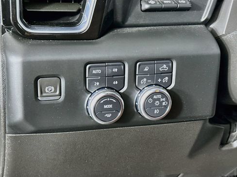 Used 2024 GMC Sierra 3500 Denali Ultimate AWD/4WD image 11