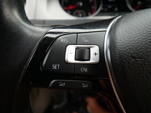 Used 2016 Volkswagen Golf S FWD image 31