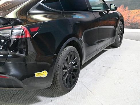 Used 2022 Tesla Model Y Long Range AWD/4WD image 8