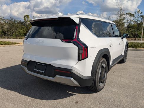 New 2026 Kia EV9 Wind image 5