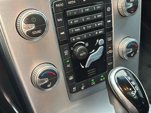 Used 2018 Volvo S60 T5 Inscription image 22