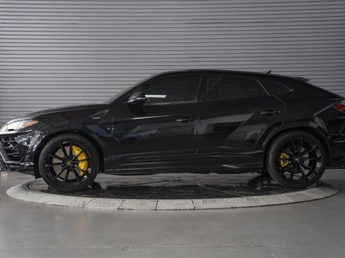 Used 2022 Lamborghini Urus AWD/4WD image 2