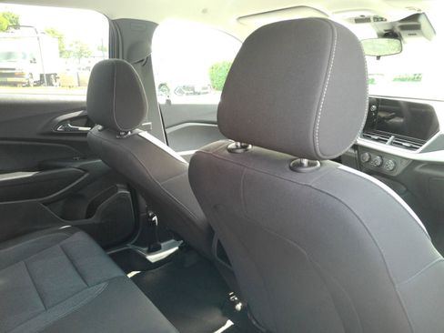 Used 2024 Chevrolet Trax LS w/ LS Convenience Package FWD image 19