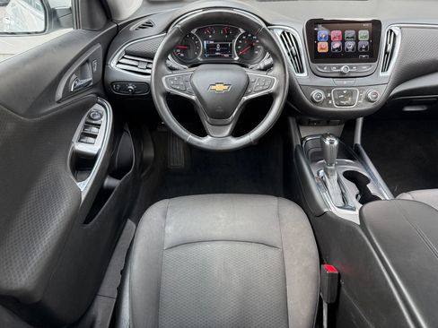 Used 2017 Chevrolet Malibu LT FWD image 25