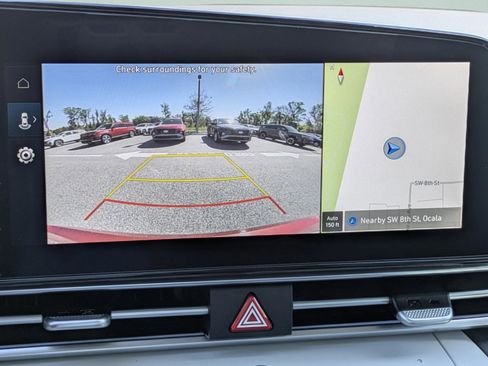 Used 2025 Hyundai Elantra Limited FWD image 17