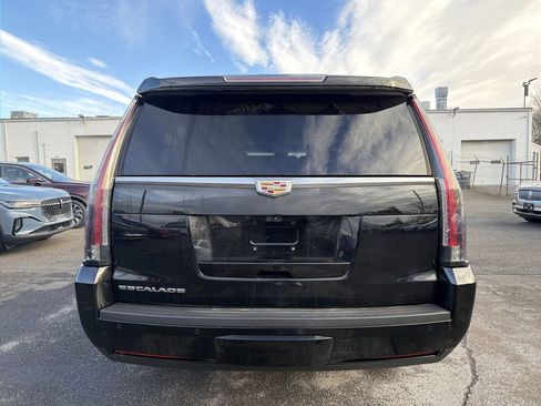 Used 2018 Cadillac Escalade ESV Luxury image 4