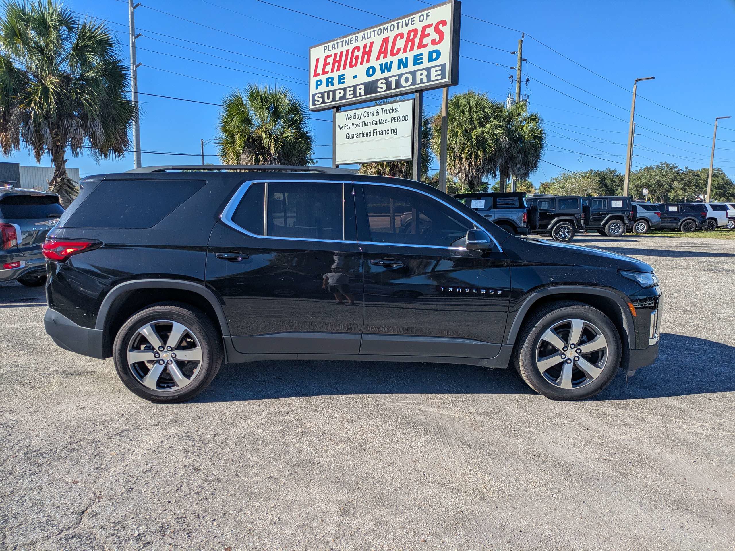 Used 2023 Chevrolet Traverse LT w/ LT Premium Package AWD/4WD image 4