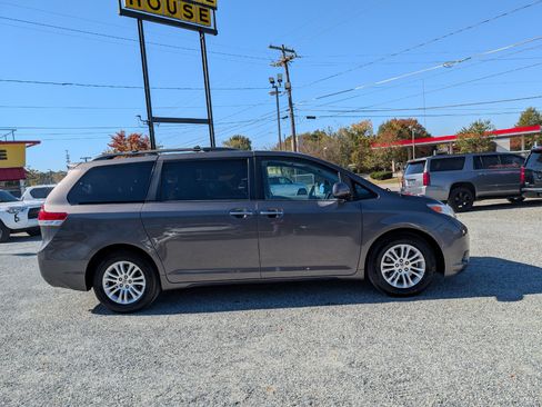 Used 2012 Toyota Sienna Limited image 5