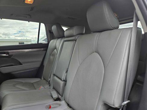 Used 2021 Toyota Highlander Limited AWD/4WD image 19