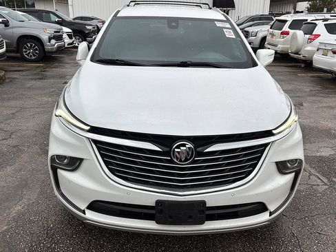 Used 2024 Buick Enclave Essence AWD/4WD image 2