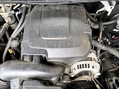 Used 2013 Chevrolet Suburban LT AWD/4WD image 32