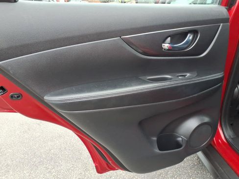 Used 2017 Nissan Rogue S FWD image 12
