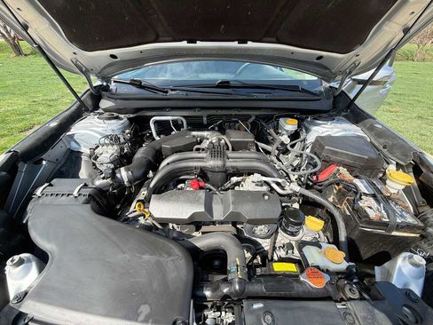 Used 2017 Subaru Outback 2.5i Premium image 11