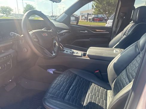 Certified 2024 Cadillac Escalade Sport Platinum w/ LPO, ONYX Package AWD/4WD image 2