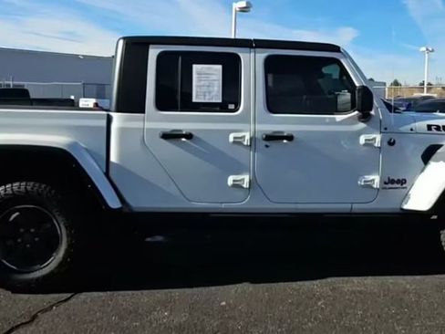 Used 2022 Jeep Gladiator Rubicon w/ Cold Weather Group image 3