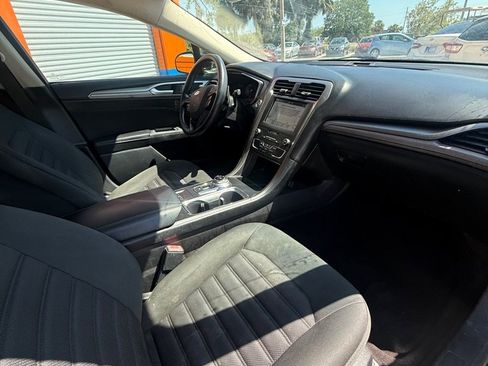 Used 2019 Ford Fusion SE image 11