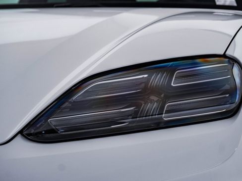 Certified 2025 Porsche Macan 4S Electric image 7