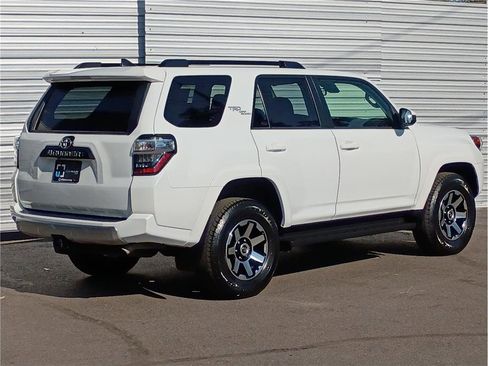 Used 2024 Toyota 4Runner TRD Off-Road image 10