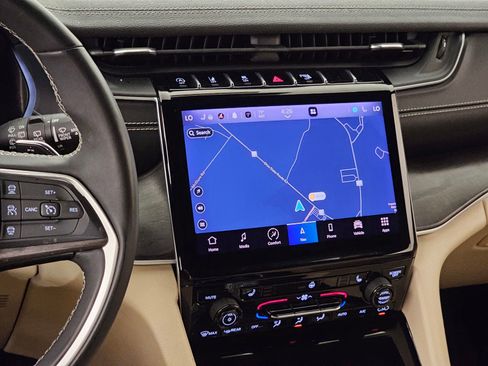 Used 2023 Jeep Grand Cherokee Limited image 18