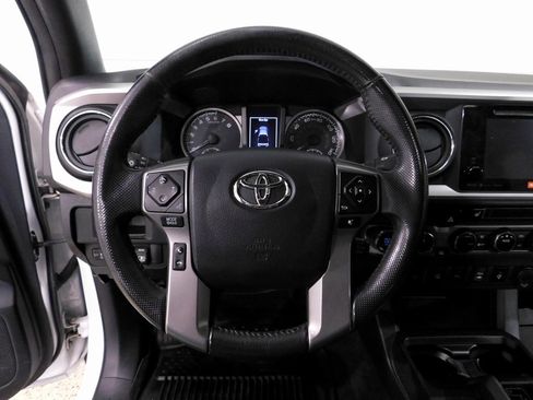 Used 2017 Toyota Tacoma Limited image 36