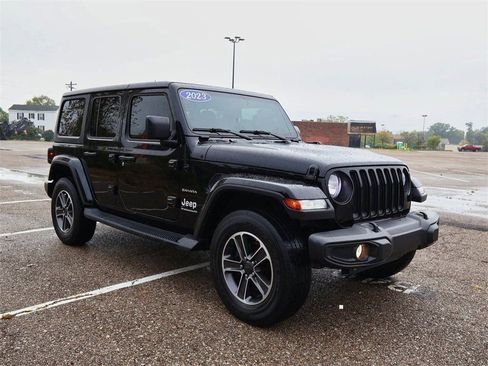 Used 2023 Jeep Wrangler Sahara image 7