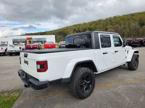 Used 2023 Jeep Gladiator Sport AWD/4WD image 5