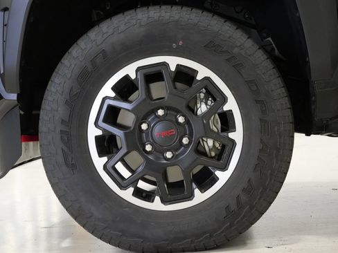 Used 2025 Toyota Tacoma TRD Off-Road AWD/4WD image 8