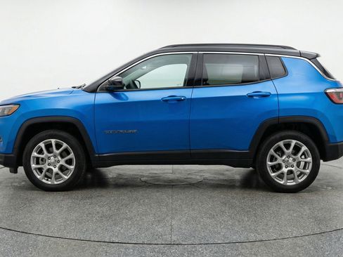 Used 2025 Jeep Compass Limited AWD/4WD image 5