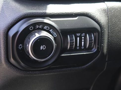 Used 2020 Jeep Wrangler Unlimited Sahara AWD/4WD image 12
