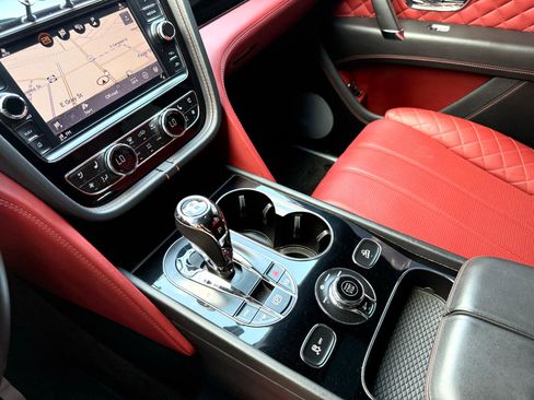 Used 2018 Bentley Bentayga Onyx Edition image 14
