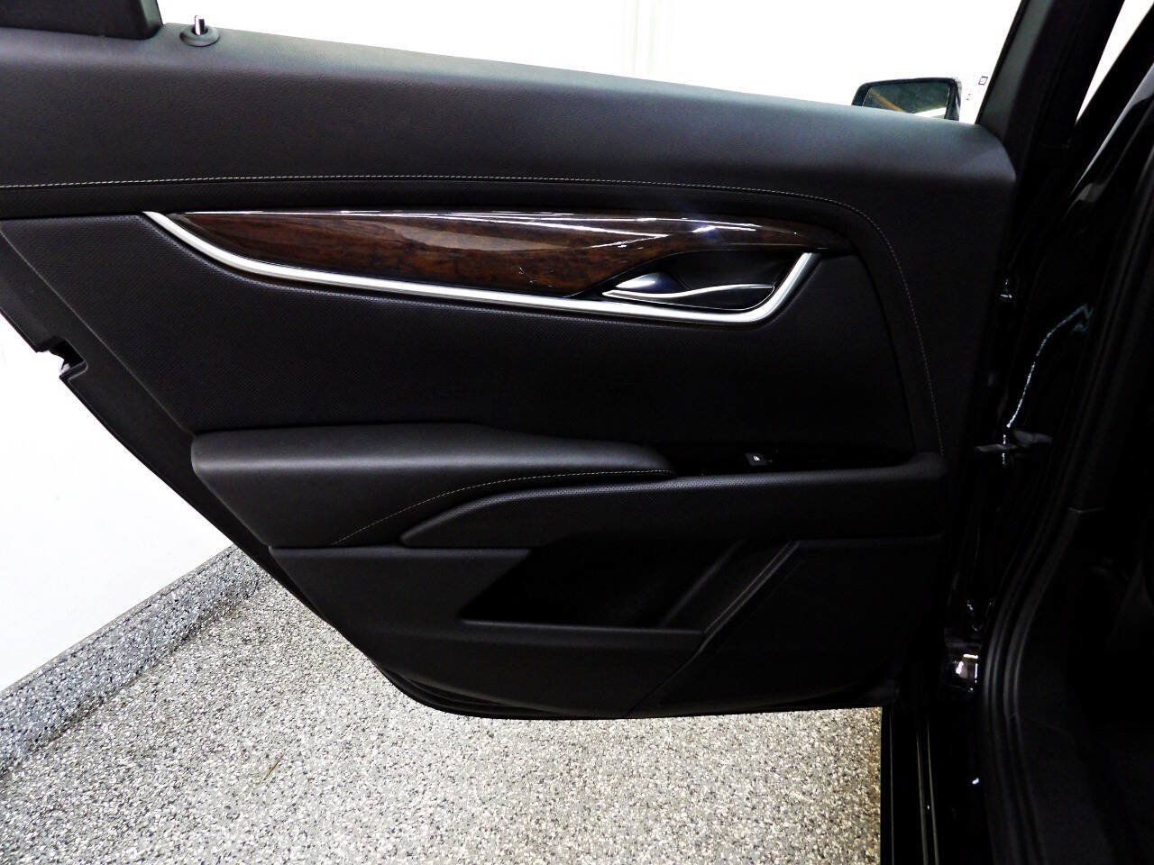 Used 2017 Cadillac XTS Luxury w/ Driver Awareness Package AWD/4WD image 9
