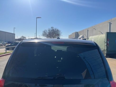 Used 2017 Dodge Grand Caravan SXT image 3