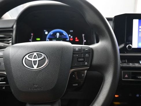 Used 2025 Toyota Camry LE w/ Convenience Package FWD image 15