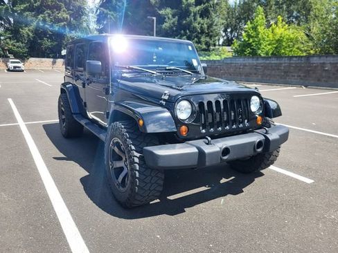 Used 2012 Jeep Wrangler Unlimited Sahara AWD/4WD image 2