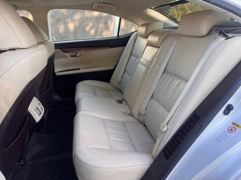 Used 2018 Lexus ES 300h image 9