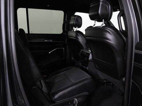 Used 2024 Jeep Wagoneer Series III image 36