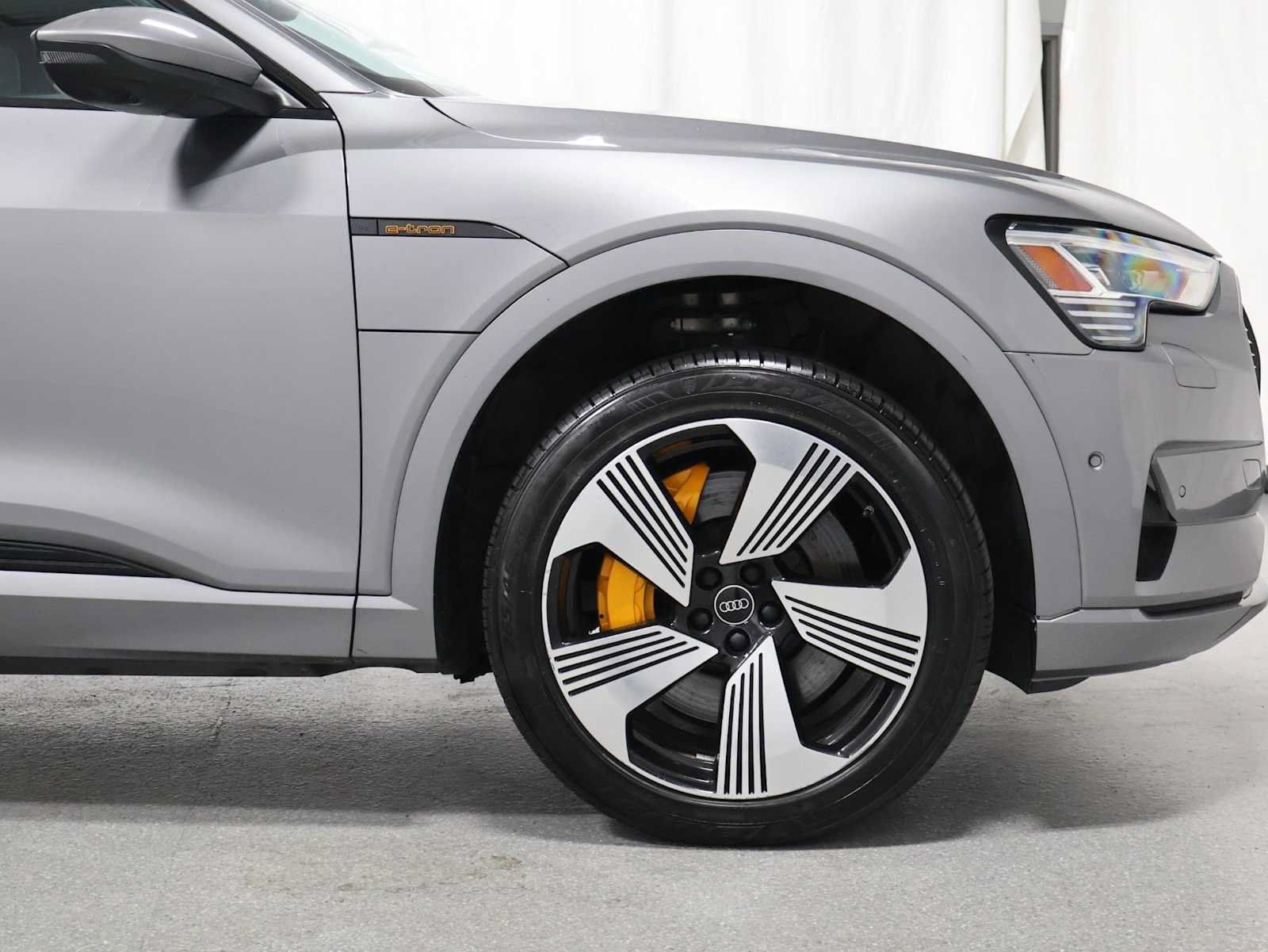 Used 2023 Audi e-tron Premium Plus w/ Premium Plus Package AWD/4WD image 11