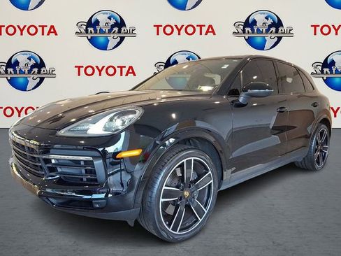 Used 2022 Porsche Cayenne Base image 3